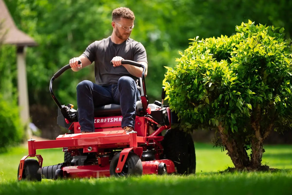CRAFTSMAN Z3200 Gas Zero-Turn Riding Lawn Mower 106.7cm