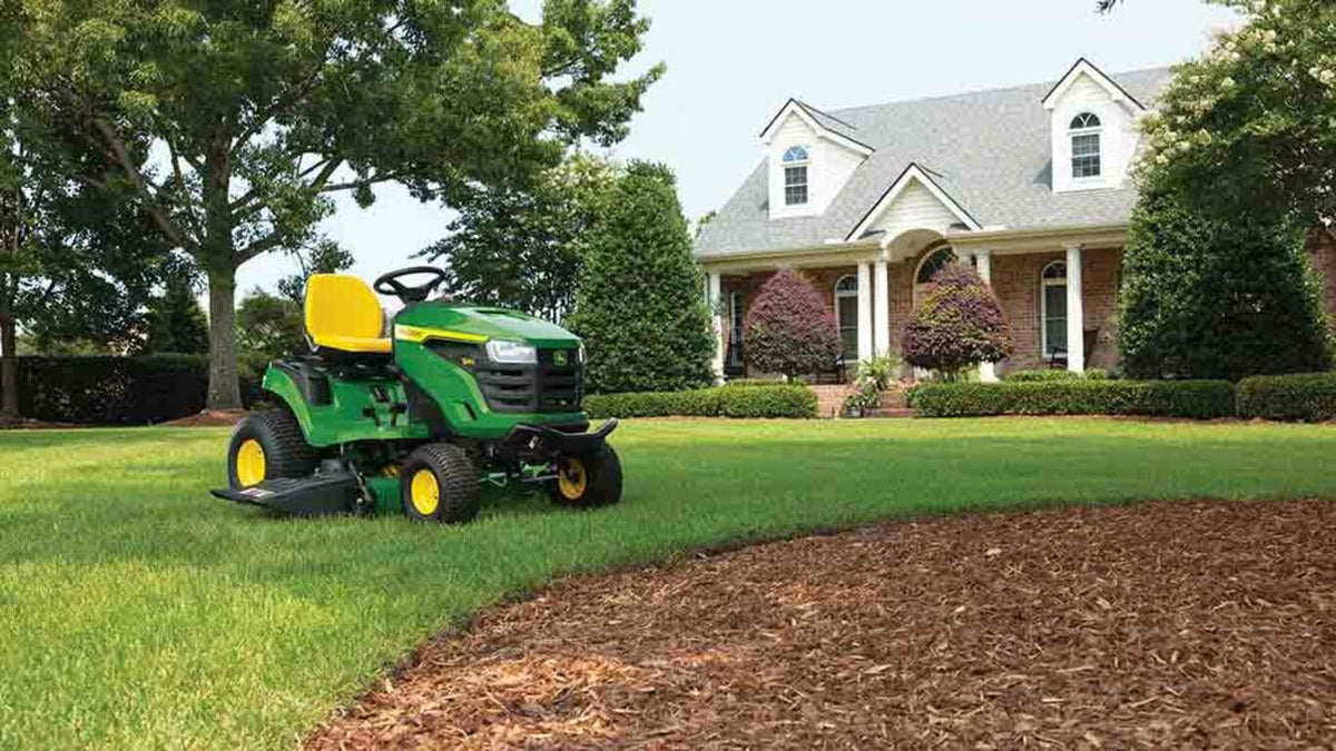 John Deere S140 Lawn Tractor 121.9cm