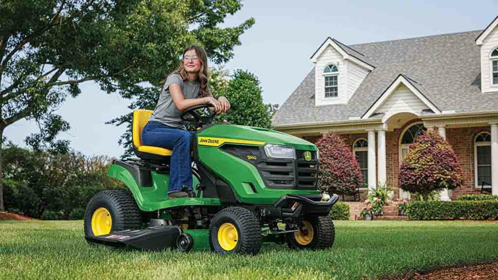 John Deere S140 Lawn Tractor 121.9cm
